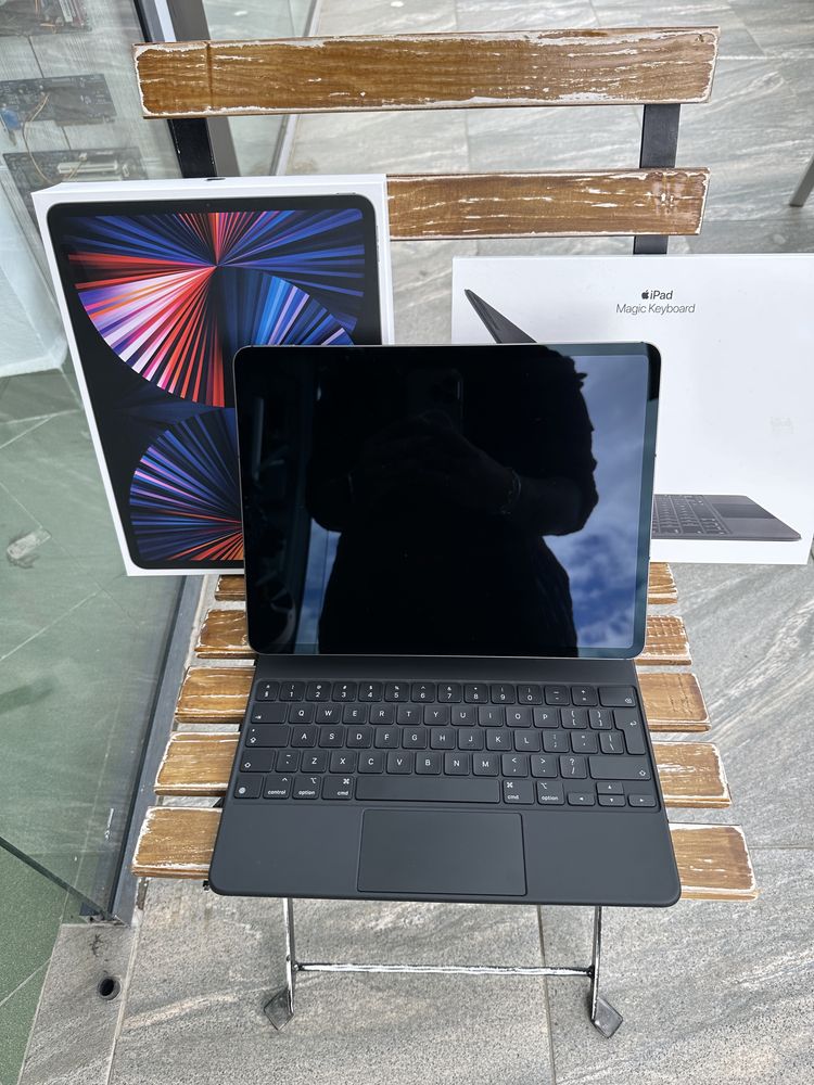 Apple iPad Pro 12,9 5th gen  / 256 GB / Cellular / М1