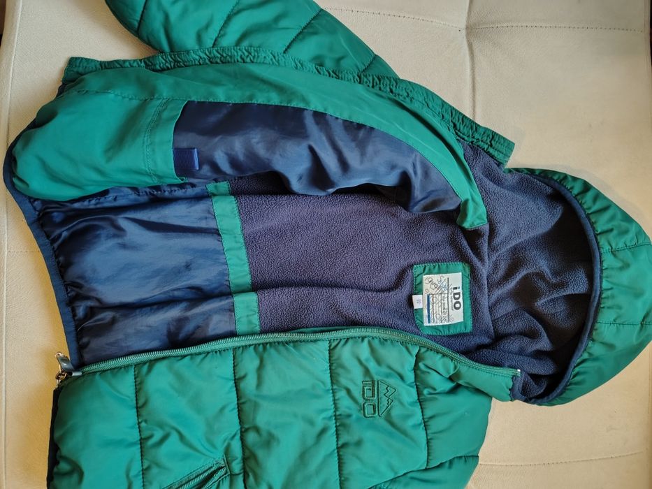 Vând 2 geci groase pt băieți.