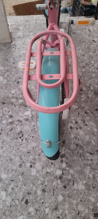 Bicicleta roz de fetite cu coșuleț pentru 5-7 ani