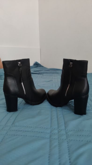 Дамски кожени боти на ток