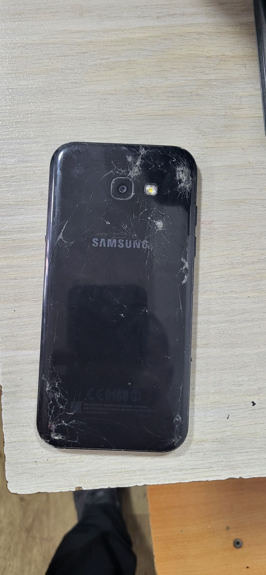 Samsung  A5 2017 .