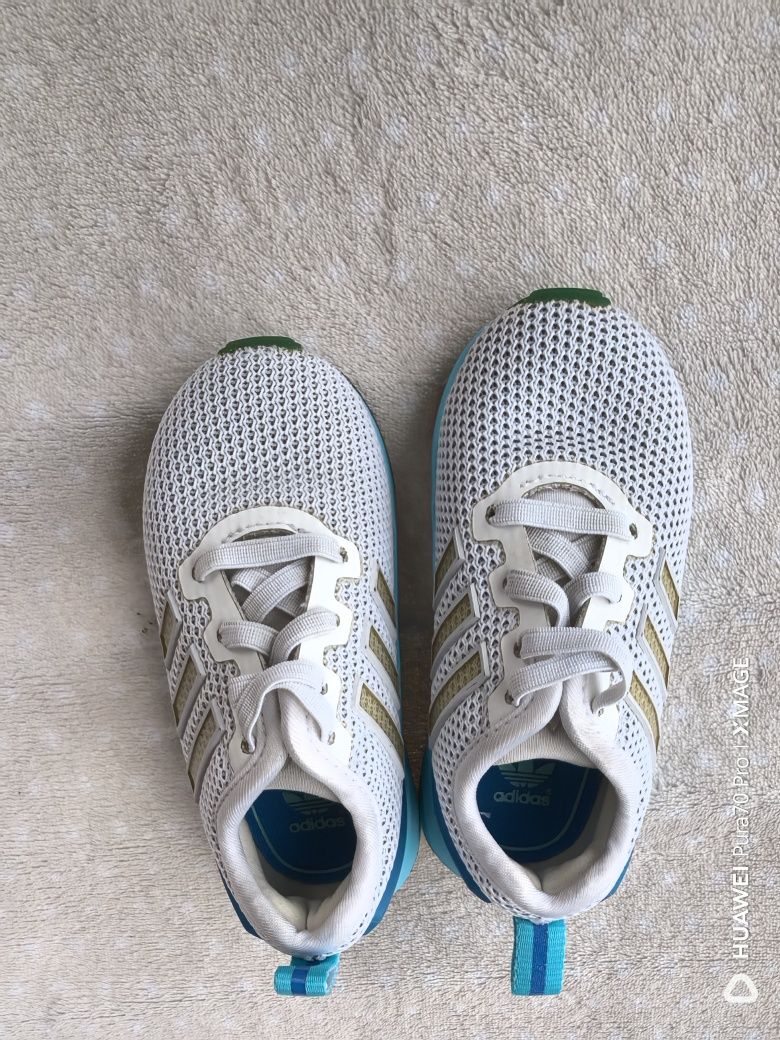 Невероятно красиви детски маратонки Adidas номер 21 стелка 13см