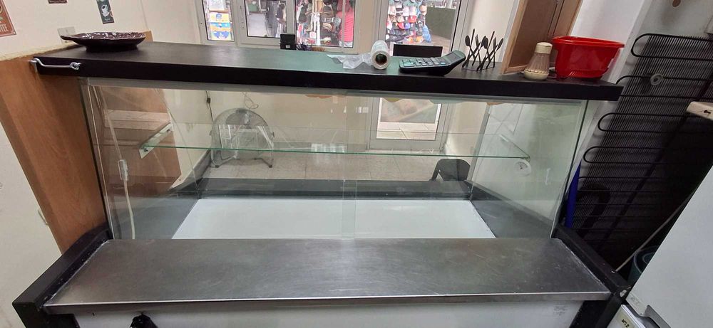 Хладилна витрина