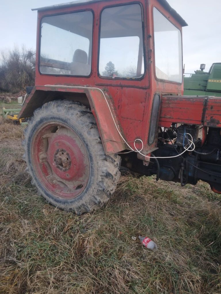 Vând Tractor U650