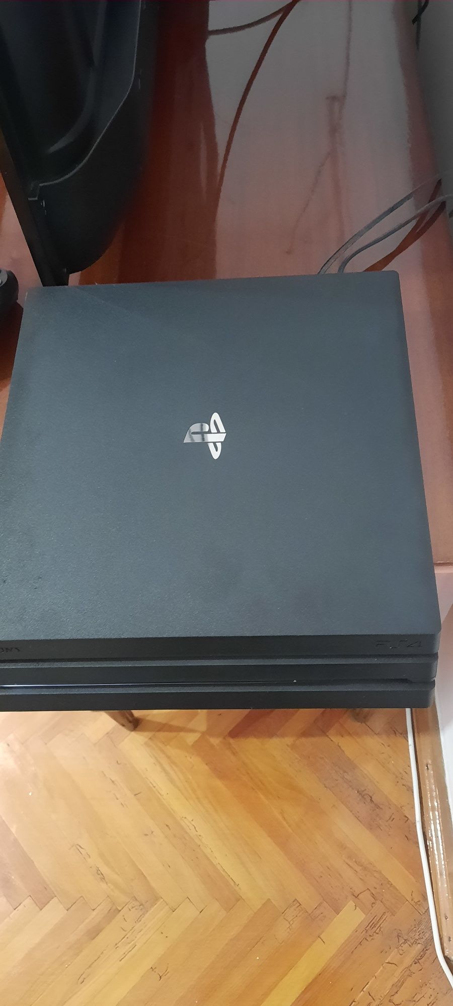 Vând Sony PlayStation4 1TB