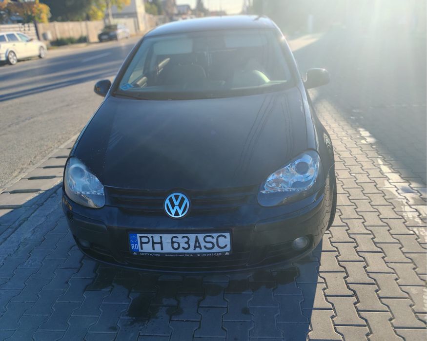 Se vinde masina golf 5