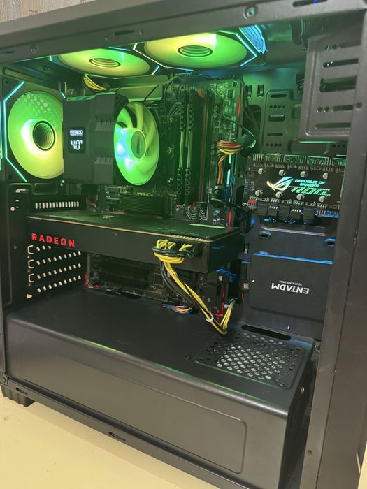 Геймърски компютър I7/32GB RAM/1TB SSD/ AMD Vega 8gb