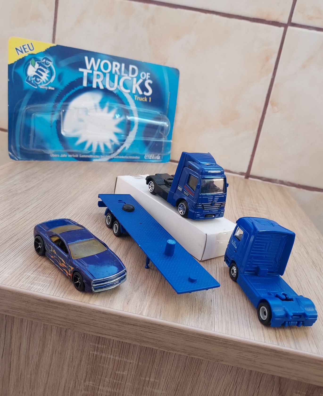 Macheta camion Mercedes Benz Actros+remorca+masinuta Hotwheels-jucarii