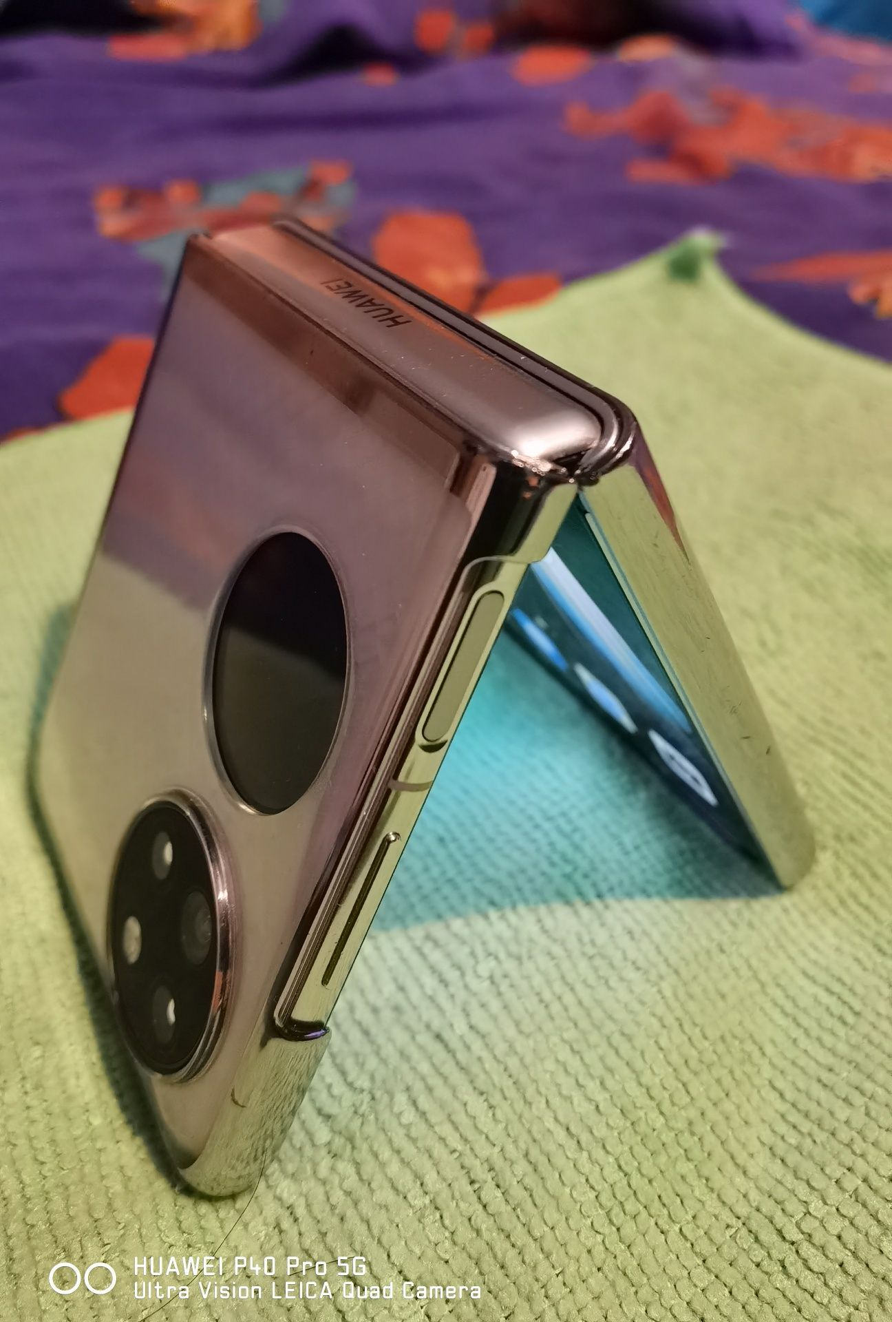 Huawei P50 pocket отличен