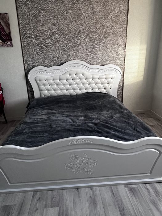 Продам 2-х спальную кровать 180х200