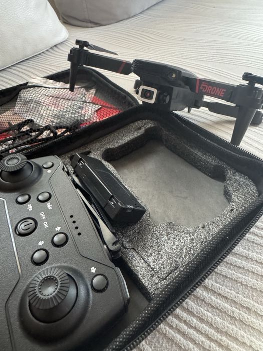 Дрон с камера и допълнителна батерия