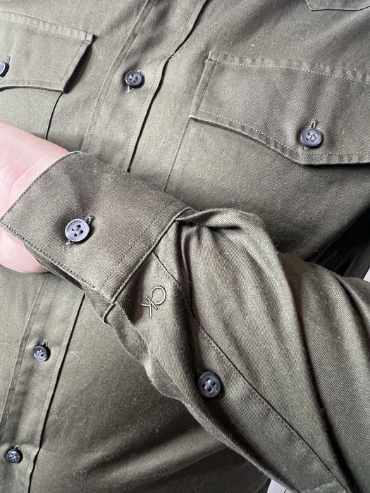 Риза на марката Calvin klein