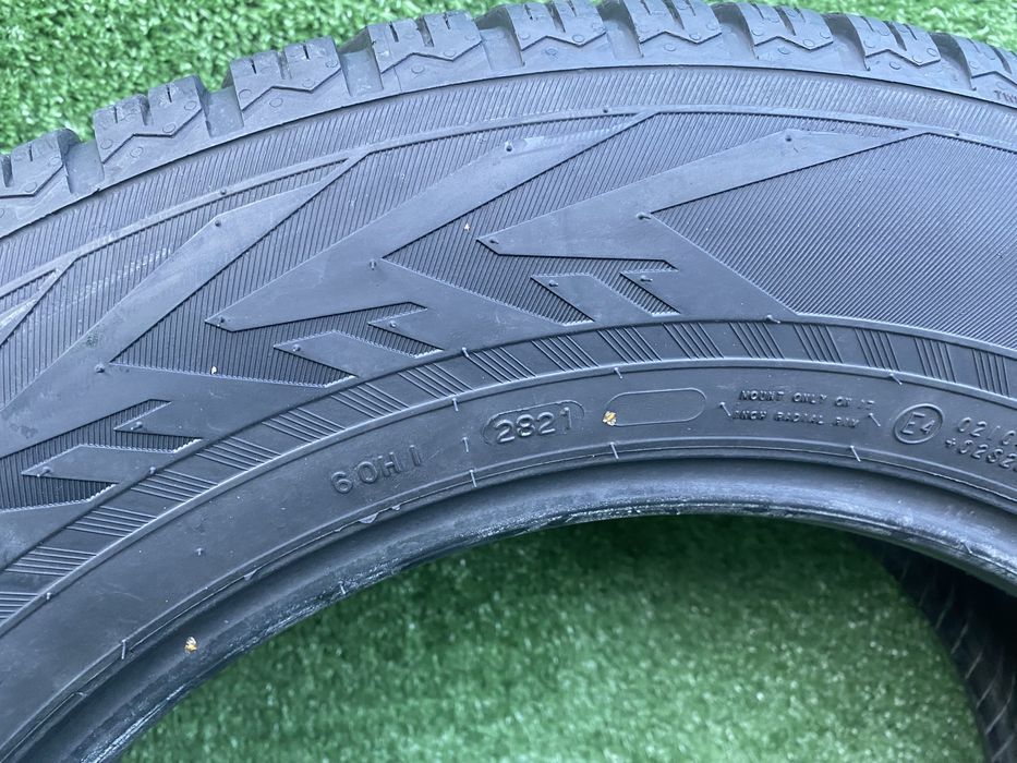 Set 4 anvelope iarna Nokian WR SUV 4 225 65 R17 106H Dot 2821 5,4mm