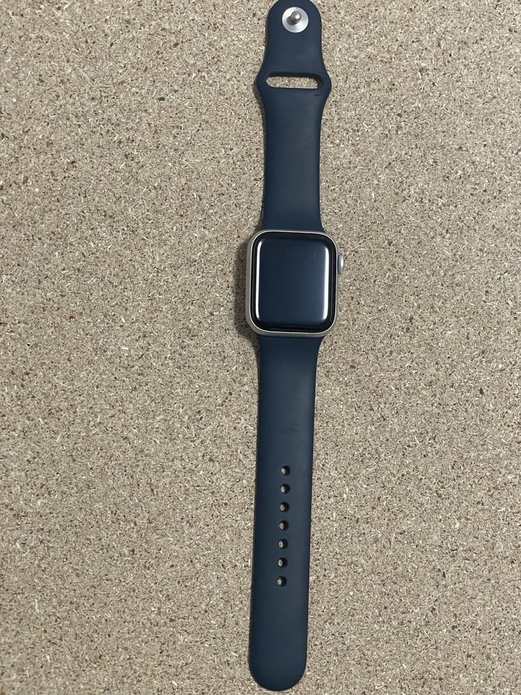 Смарт часовник Apple watch series SE