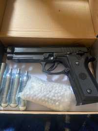 Pistol air soft pt92