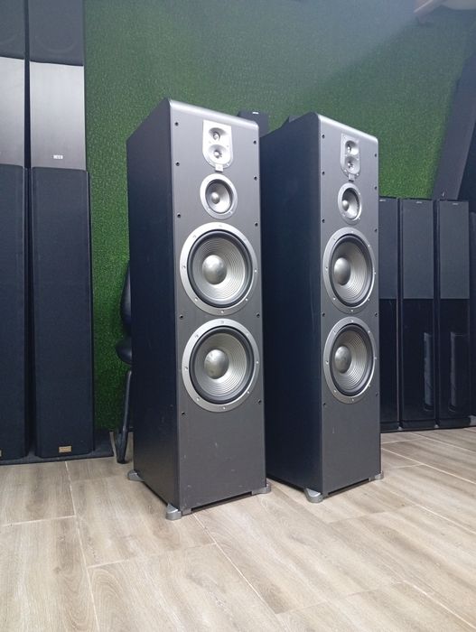 Флагмана от серията JBL ES-100