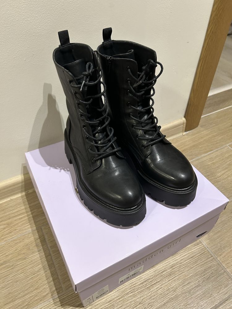 Steve Madden Chase