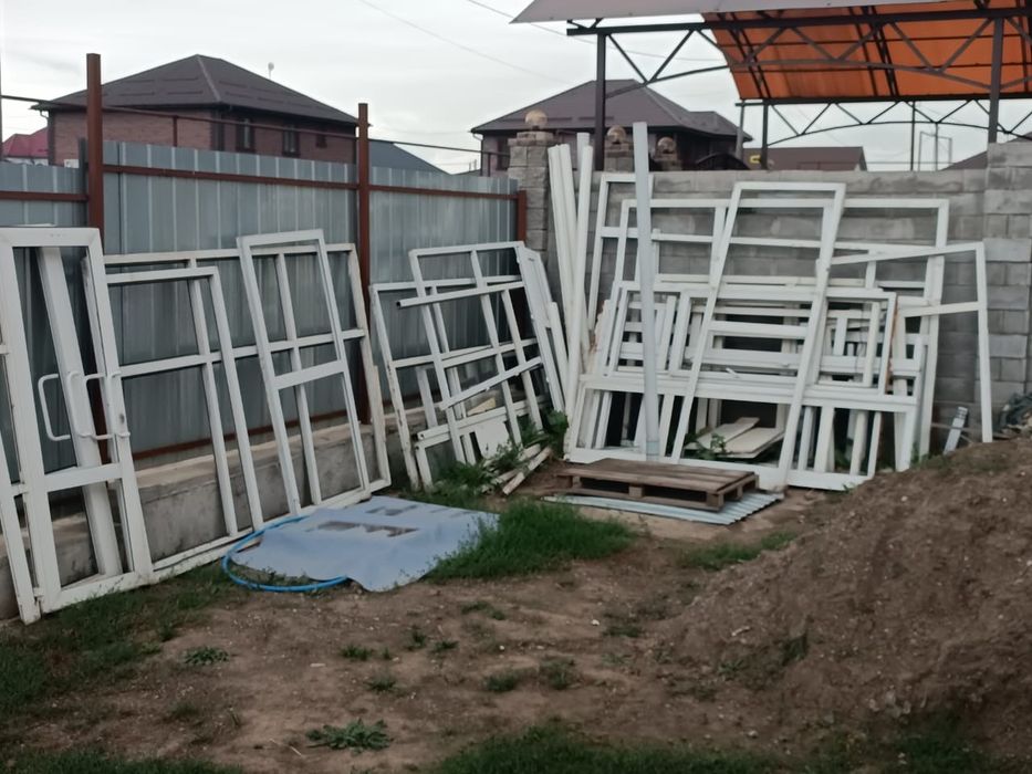 Витражи из алюминия и пластика