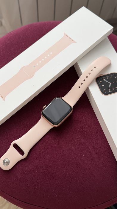 Продам Apple Watch 44 mm
