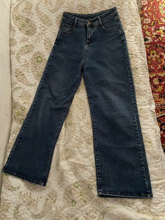 Джинсы темний и темно синий цвет