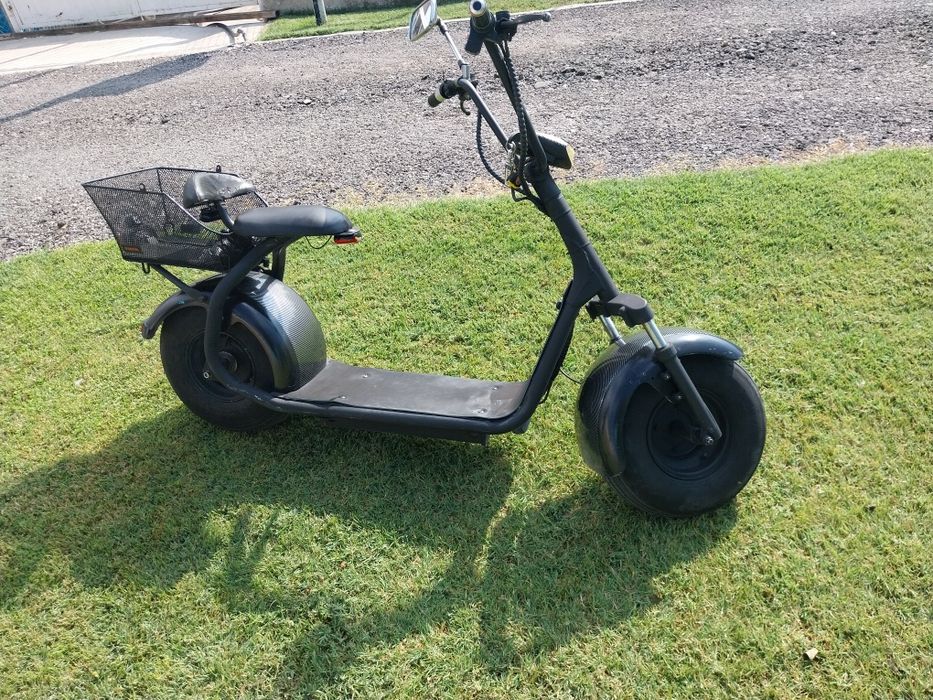 Продавам ел скутер харли 1500w-60v в отлично състояние всичко работи п