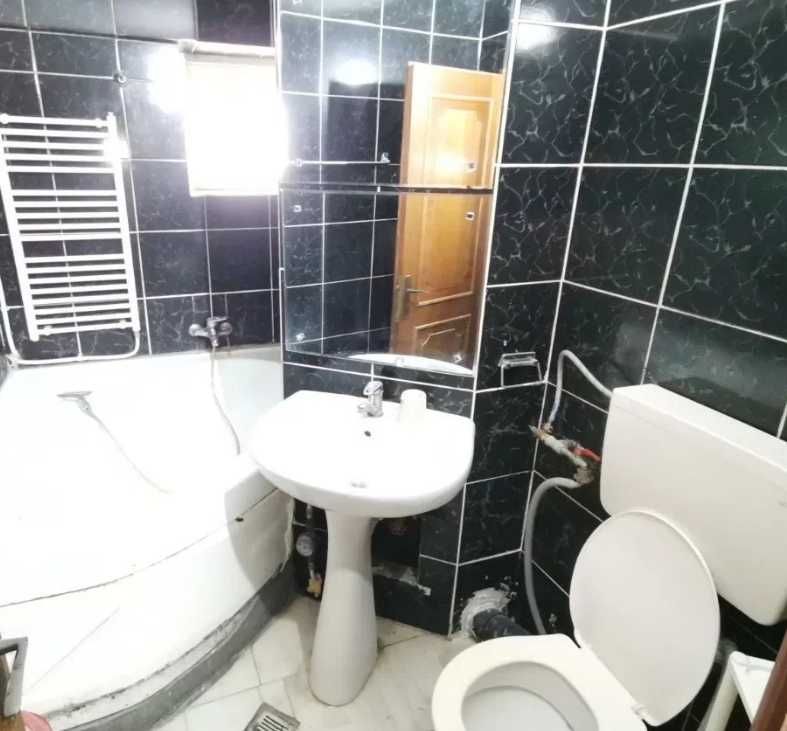 Дава се под наем Тристаен апартамент в Пловдив, Център - 80 кв.м за 229.5 € - Снимка #1