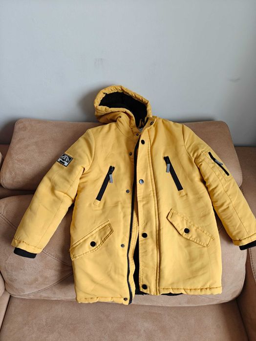 Продам детские куртки (мальчик, девочка), на 6-7-8 лет, по 5000 каждая