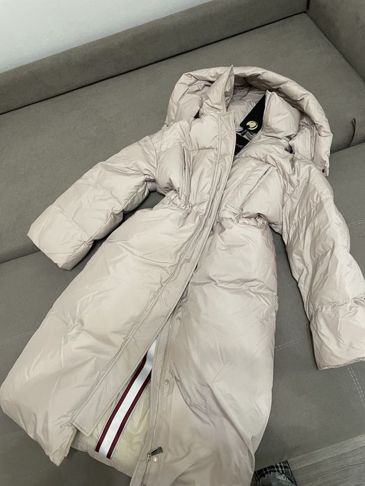 Новая куртка, итальянского бренда. 90% пух, 10% перо.