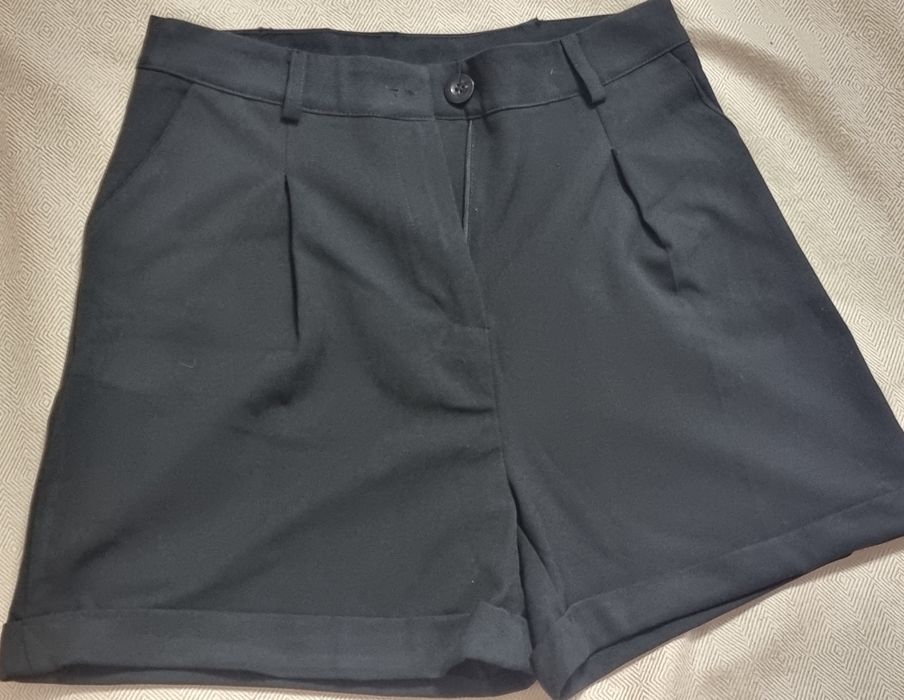 Pantaloni scurti