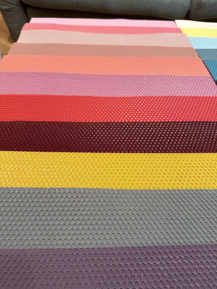 Faguri colorati tip fagure din ceara naturală.