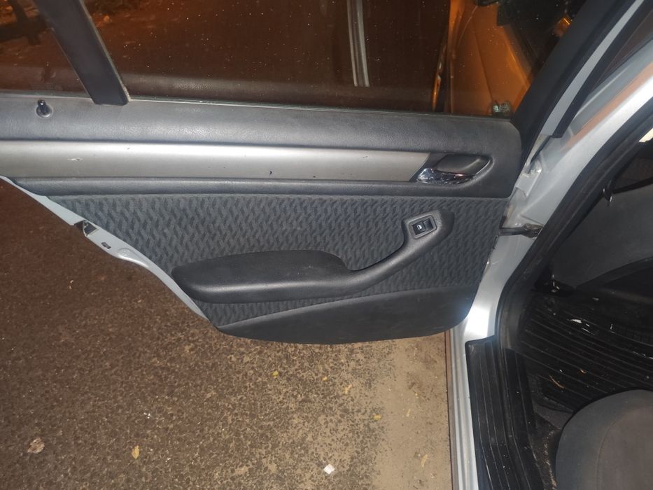 Vând întreg fara acte și fara fiscal pentru piese , BMW E46 320D