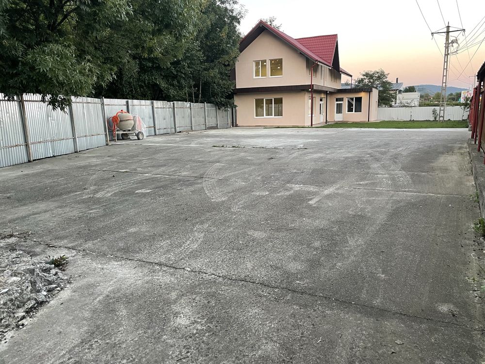 Spatiu comercial 262 mp + curte betonata