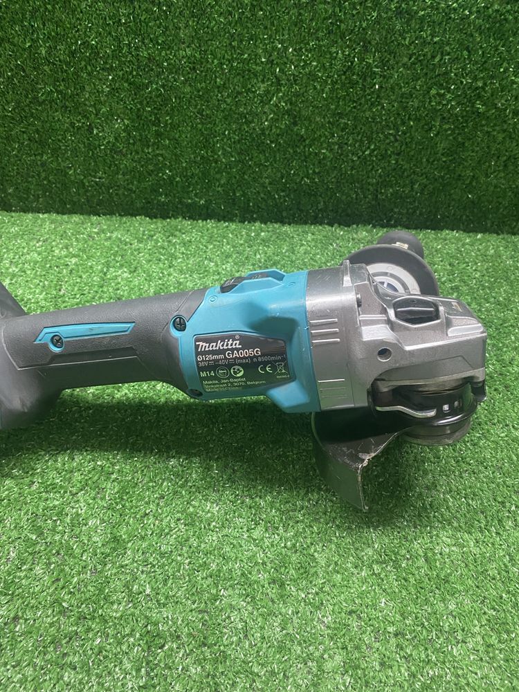 Безчетков ъглошлайф Makita GA005G 40v