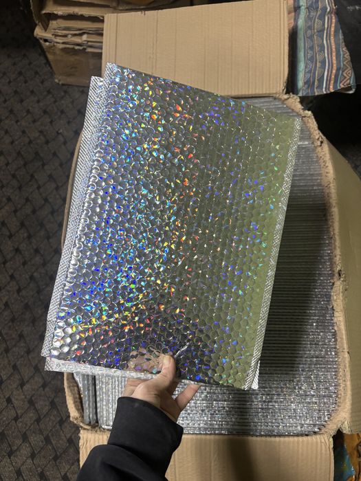 Упаковка для товара серебрянная блестящая