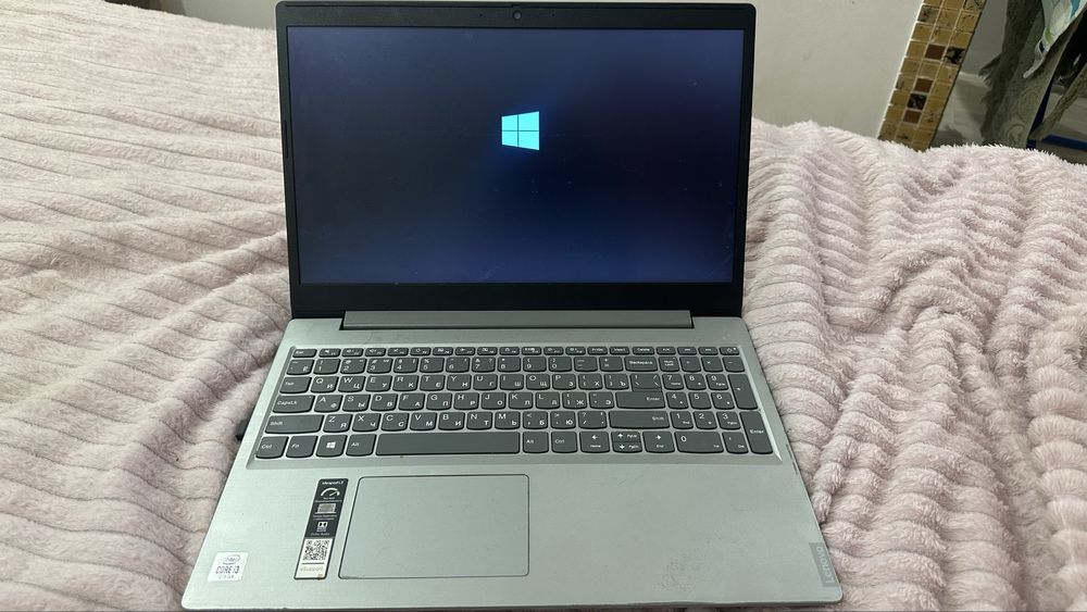 Продам ноутбук в хорошем состоянии .