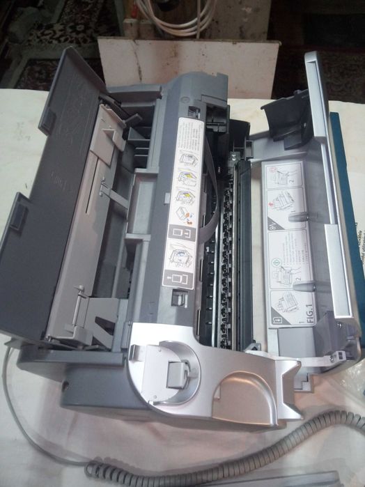 Telefon fix si mobil noi, suport laptop de pat.