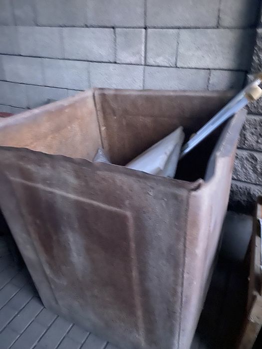 Продам мусорный бак советский большой целый