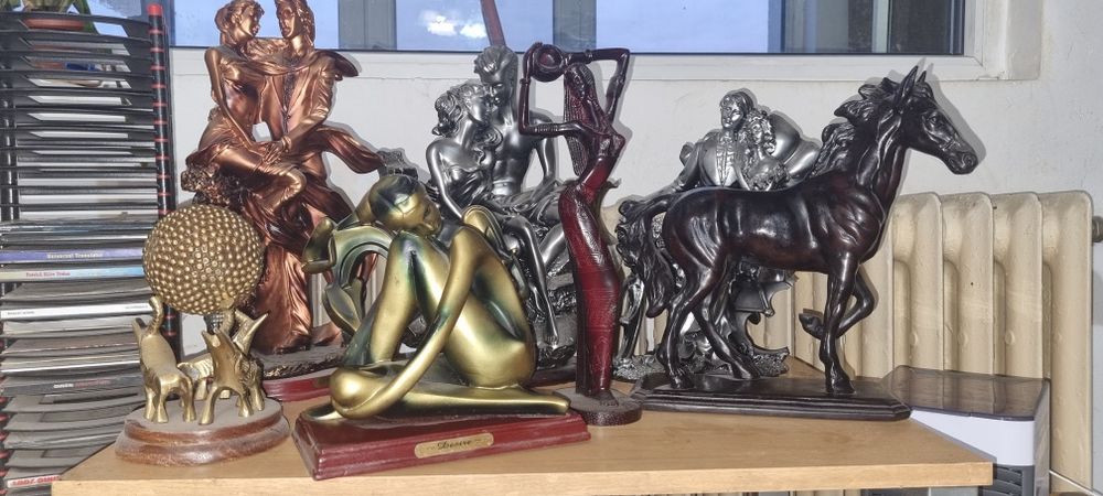 Vând statuete de diferite marimi