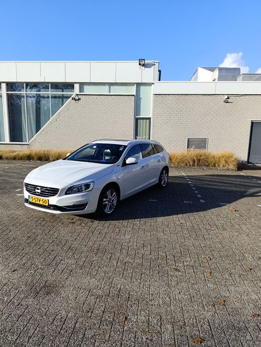 Volvo V60 Plug-in Hybrid AWD Full Option