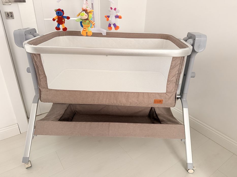 Patut co-sleeper reglabil cu functie de leagan electric