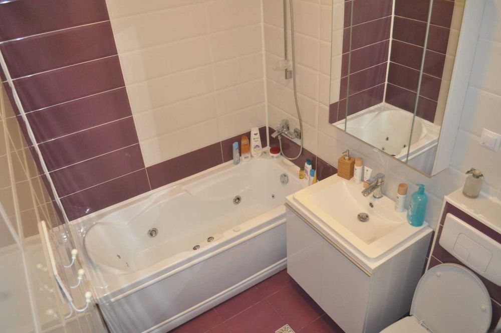 Inchiriez apartament 3 camere+parcare Floresti