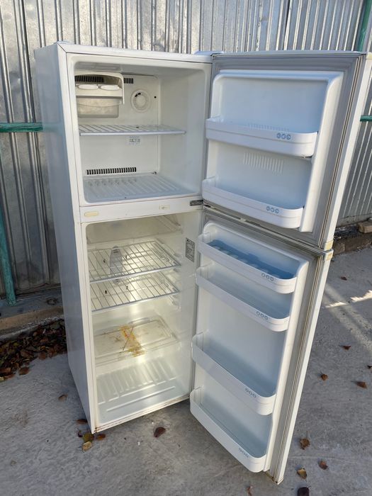 Холодильник LG рабочем состоянии