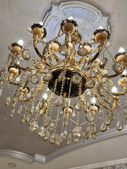 Люстра большая с пультом