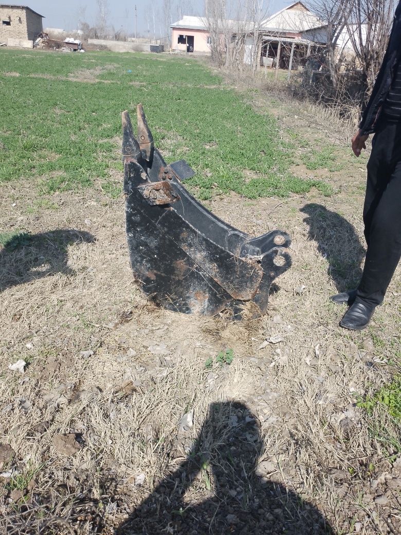 Holati yangi umuman taqilmagan turgan razmeri 40sm kovush