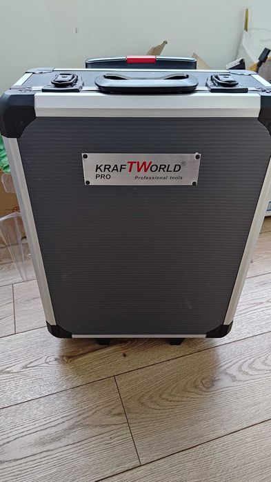 Куфар с инструменти 1200 части, гедоре, трсчотни ключове