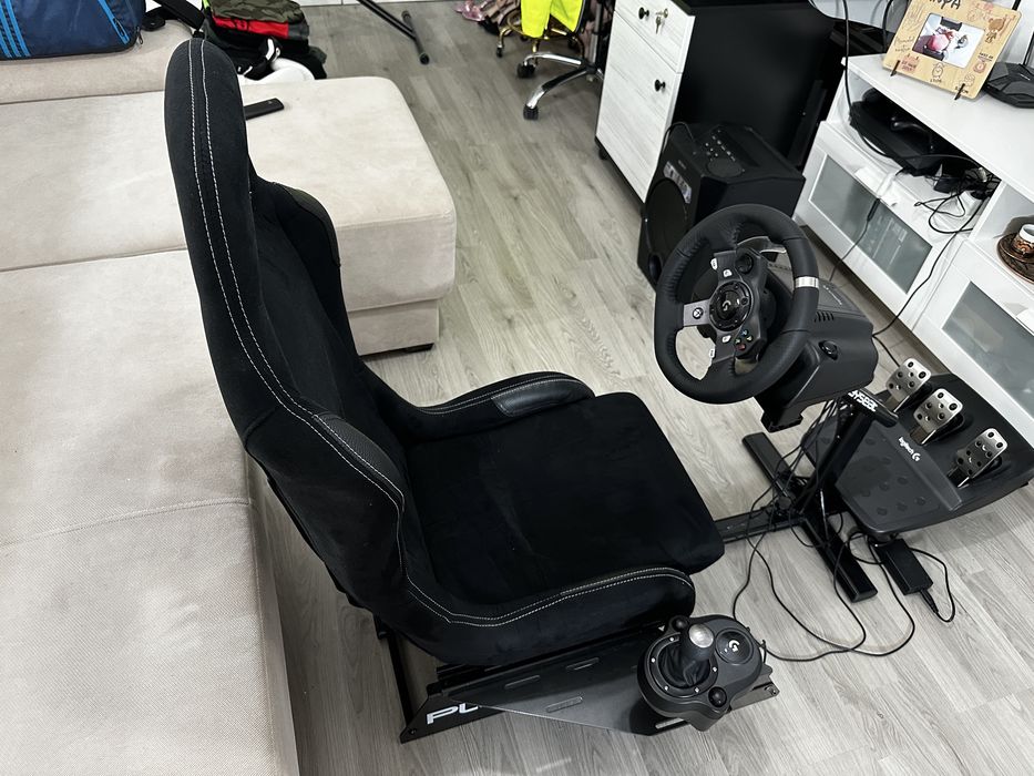 Cadoul perfect de Craciun! Scaun racing Playseat + volan Logitech G920