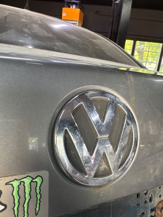 Sigla / Emblema spate VOLKSWAGEN PASSAT 3B3 2000 - 2005 1.6 1.6 ALZ