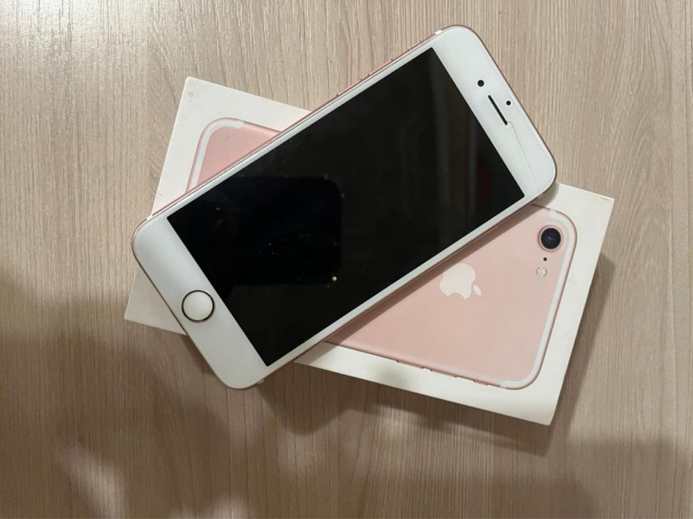 Продам телефон Iphone 7