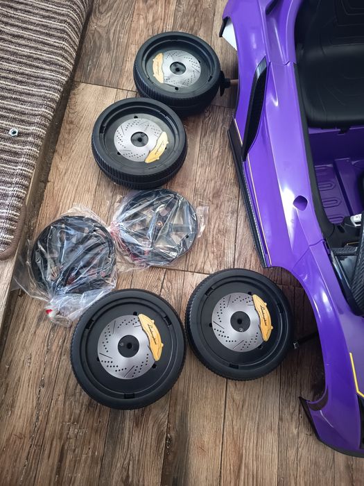 Vând mașinuță lamborghini