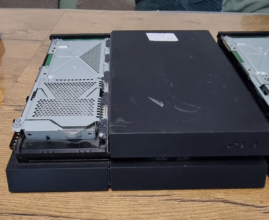 Конзоли PS4 работещи